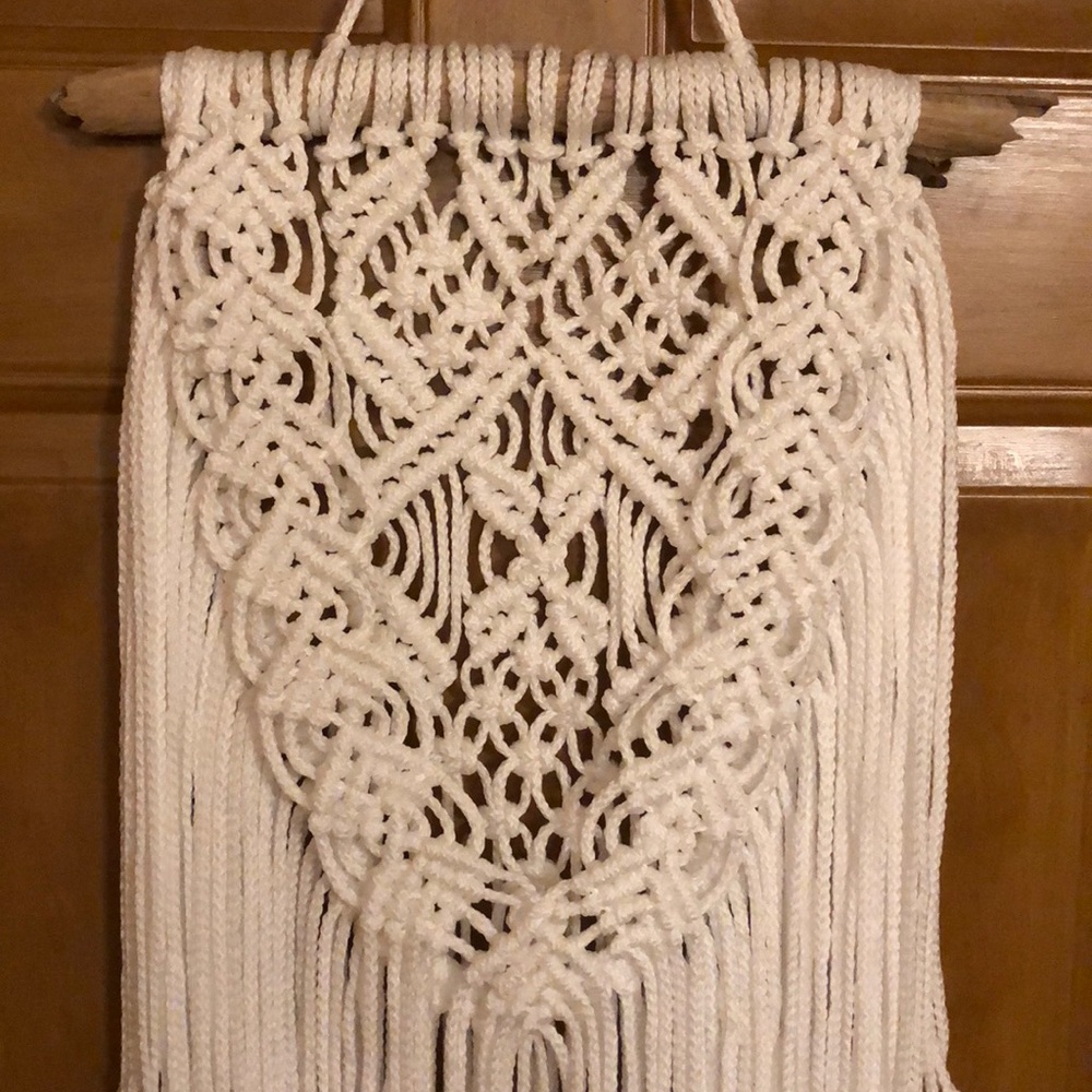 Handmade macrame wall hanging - Picture 2 of 3